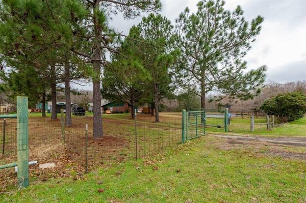 8016 State Highway 19,  Edgewood,  TX 75117