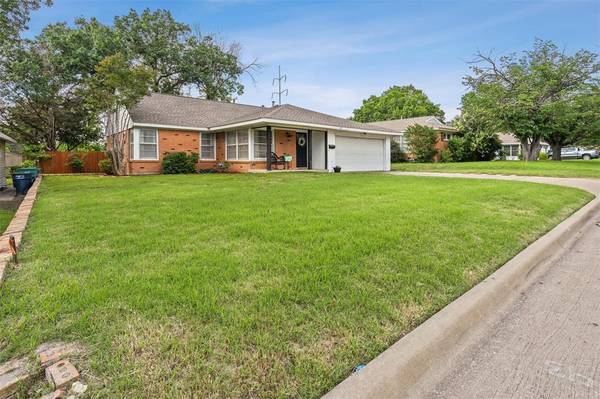 Fort Worth, TX 76133,3932 W Spurgeon Street