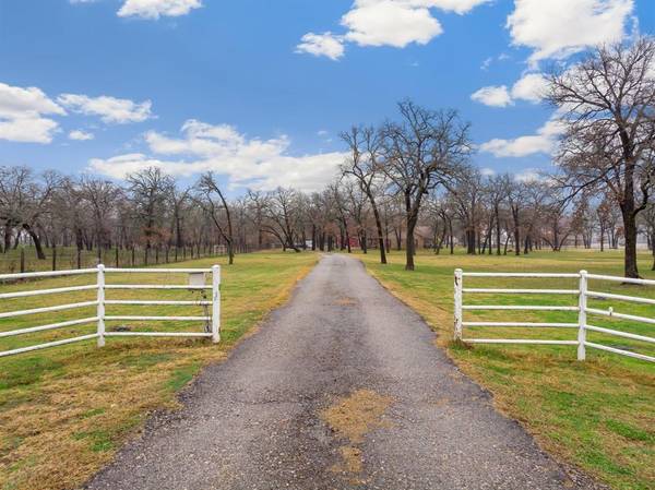 2339 E Blackjack Road, Pilot Point, TX 76258