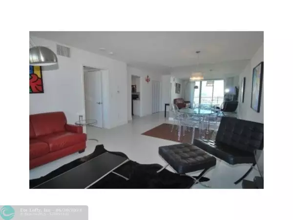 Miami Beach, FL 33139,90 ALTON RD  #1105