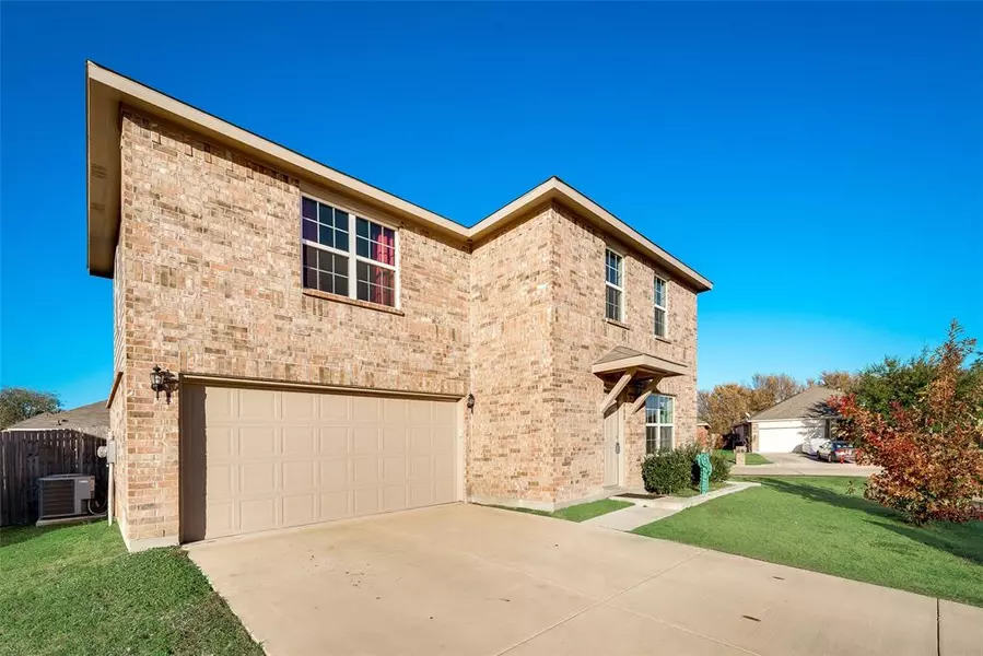 9900 Amaryllis Lane, Fort Worth, TX 76108