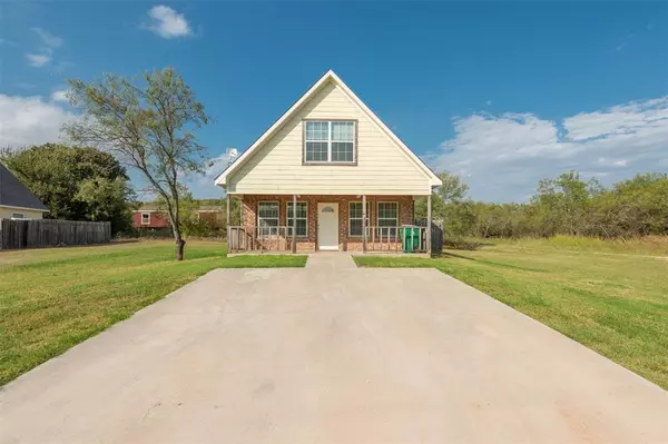 10904 Shady Oaks Drive, Runaway Bay, TX 76426