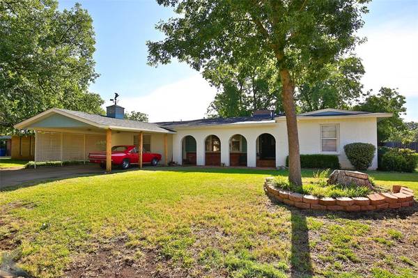 204 Laurel Drive, Winters, TX 79567