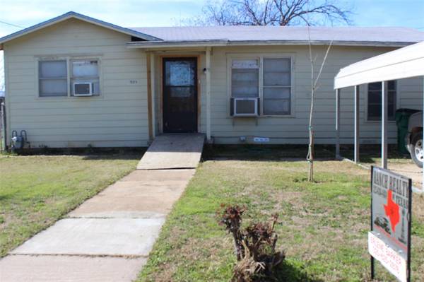 1006 S Nueces Street, Coleman, TX 76834