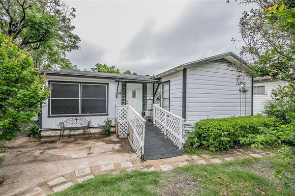 1914 Eden Avenue, Haltom City, TX 76117