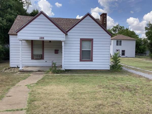 1324 Fourth, Graham, TX 76450