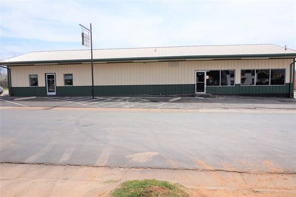 1310 Third, Graham, TX 76450