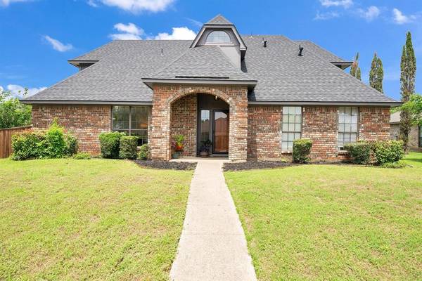 900 Breckenridge Drive, Desoto, TX 75115