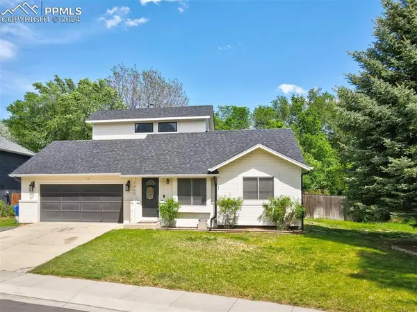 1065 Greenbrier DR, Colorado Springs, CO 80916