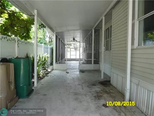 Davie, FL 33325,13540 SW 7TH PL