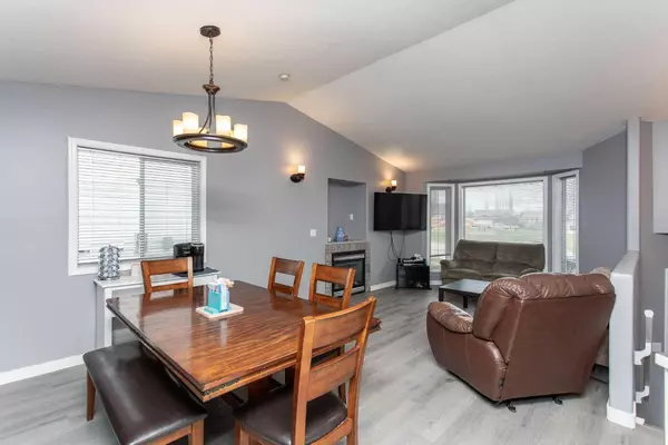 Lacombe, AB T4L 2L2,80 Elana CRES