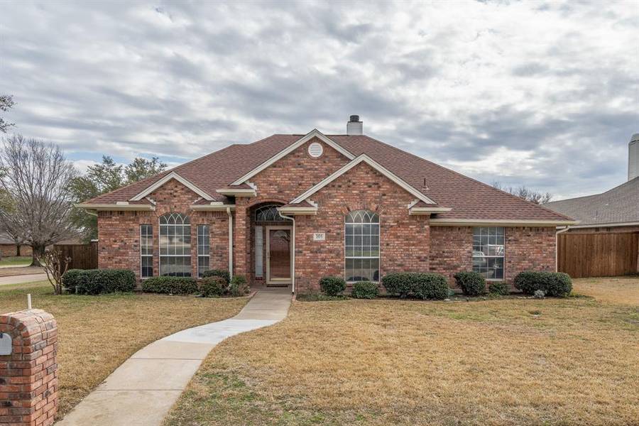 101 S Blue Bonnet Circle, Justin, TX 76247