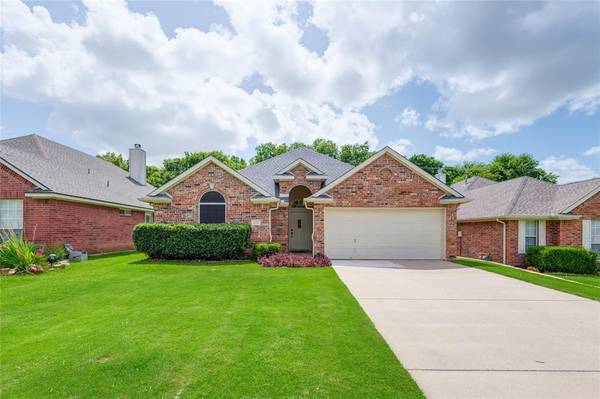 106 Blue Bonnet Circle, Justin, TX 76247