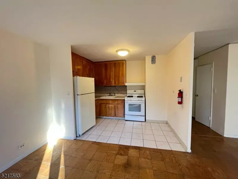 39 E 39Th St #5G, Paterson City, NJ 07514