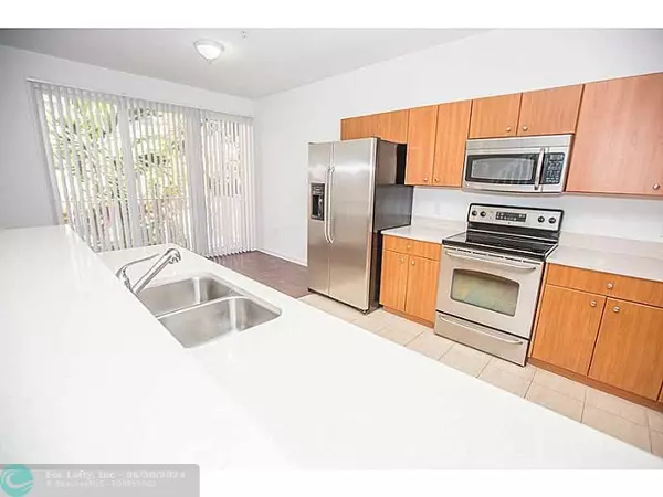 Wilton Manors, FL 33334,2725 NE 8th Ave  #112