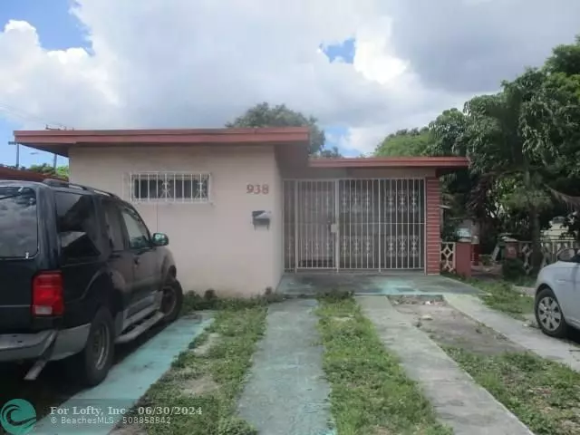 938 SE 12th St, Hialeah, FL 33010