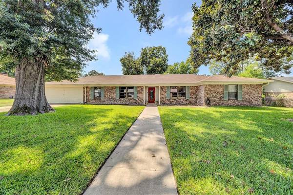 210 Molly Lane, Mineola, TX 75773