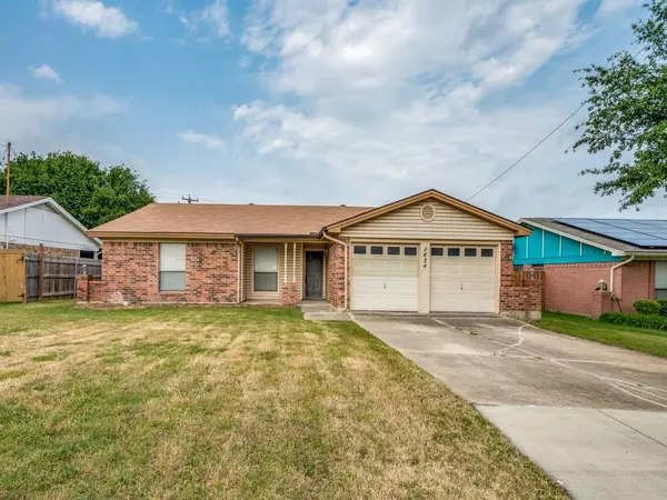 2634 Parkside Drive, Grand Prairie, TX 75052