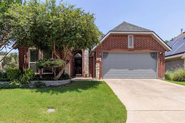 105 Arbor Park Drive, Euless, TX 76039