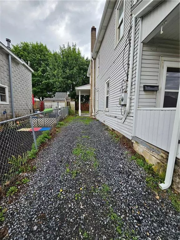 Lehighton Borough, PA 18235,321 Center Alley