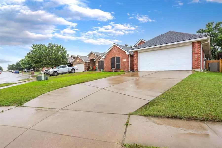 4752 Homelands Way, Fort Worth, TX 76135