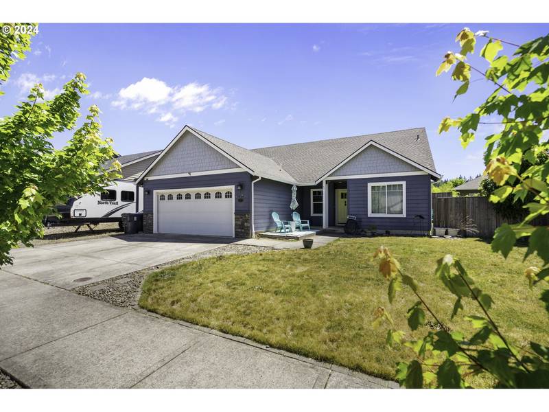 1438 MEADOW AVE, Silverton, OR 97381