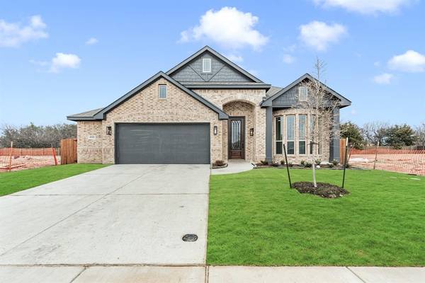 400 Chestnut Lane, Glenn Heights, TX 75154