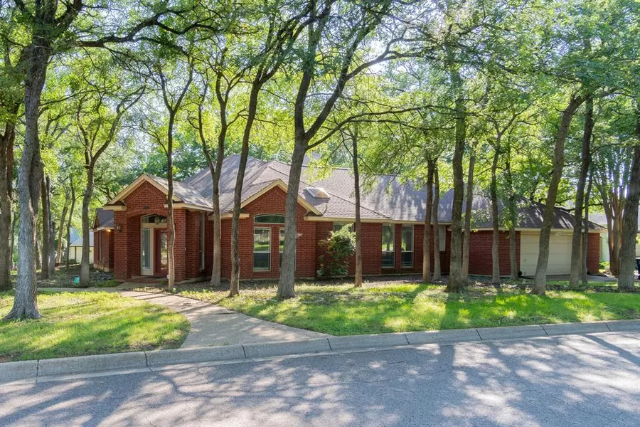 8713 Racquet Club Drive, Fort Worth, TX 76120