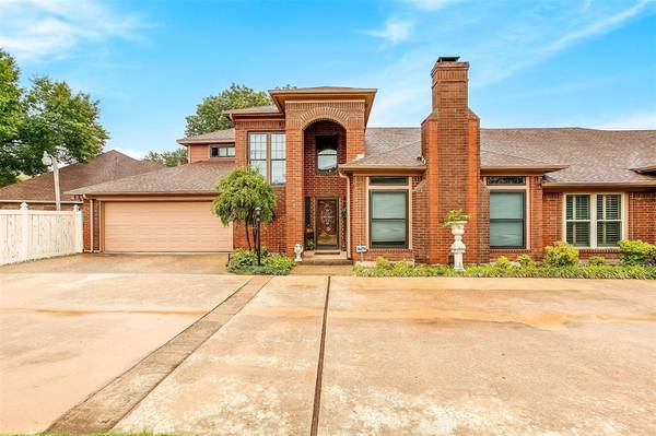 6607 Waterwood Circle, Benbrook, TX 76132