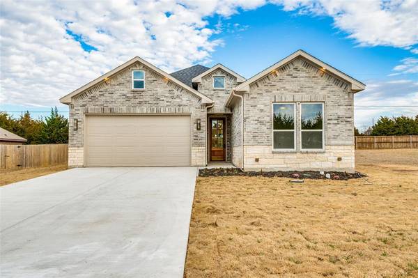 611 E Wood Dell Drive, Glenn Heights, TX 75154