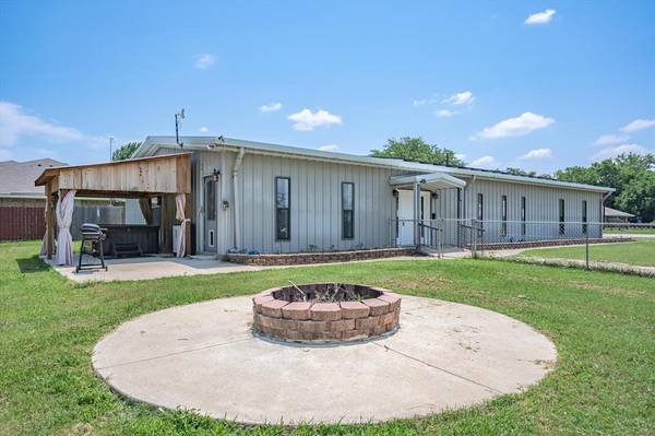 319 E Elm, Edgewood, TX 75117