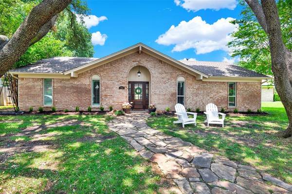 912 Sandalwood Avenue, Richardson, TX 75080