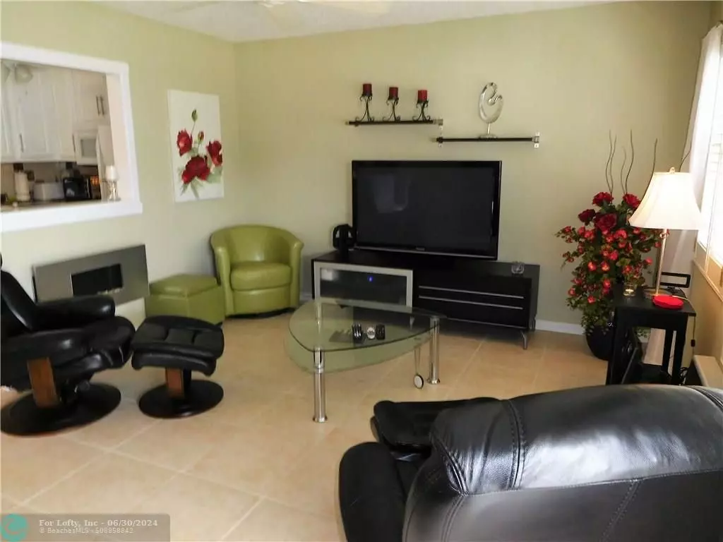 Deerfield Beach, FL 33442,141 Oakridge J  #141