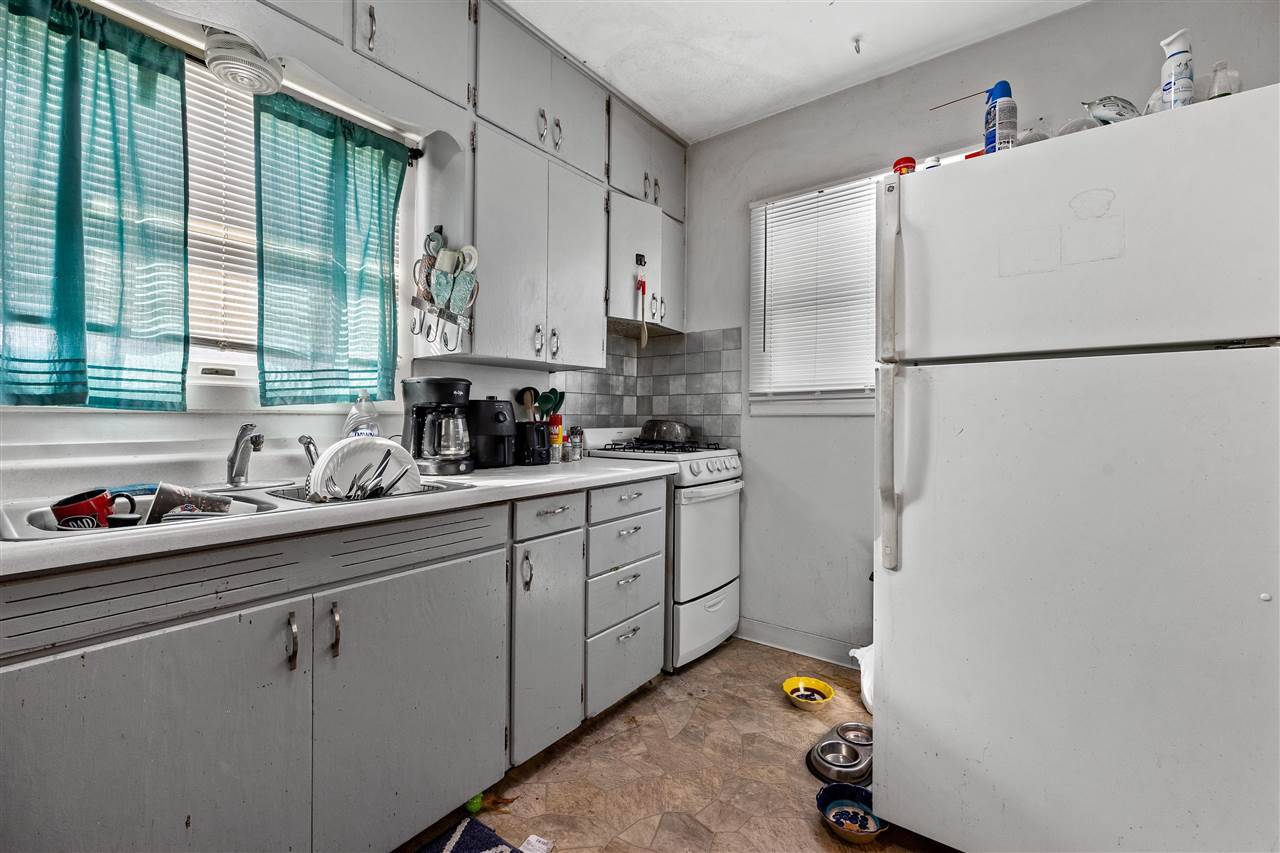 Iowa City, IA 52240,1623 Muscatine Ave #A & B