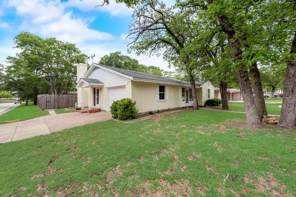 Kennedale, TX 76060,206 W Mistletoe Drive