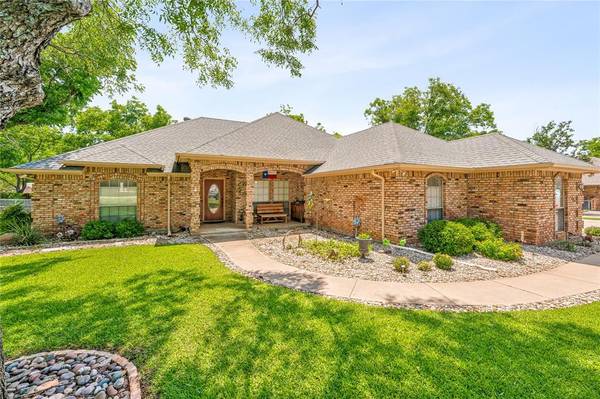 8913 Hickory Hill Drive, Granbury, TX 76049