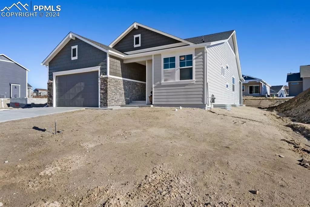 Monument, CO 80132,979 Rambling Oak DR