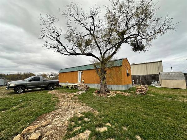 602 E 7th Street, Baird, TX 79504