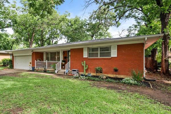 1603 W Lovers Lane, Arlington, TX 76013