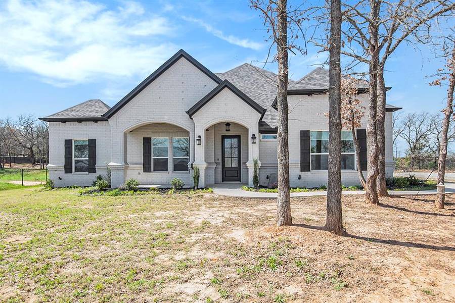 3037 Fossil Oaks Drive, Azle, TX 76020