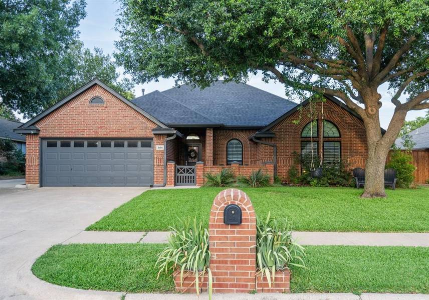 304 College Street S, Keller, TX 76248