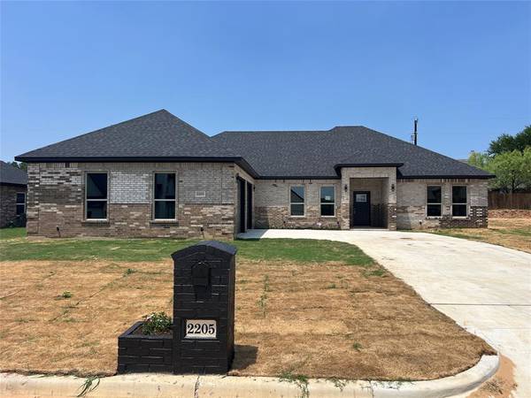 2205 Briarwood Drive,  Bridgeport,  TX 76426