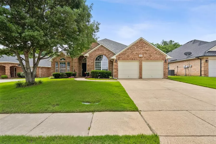 5839 Grayco Drive, Grand Prairie, TX 75052