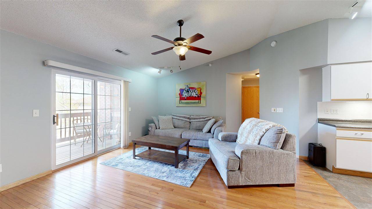 Iowa City, IA 52240,2874 Triple Crown Ln #9