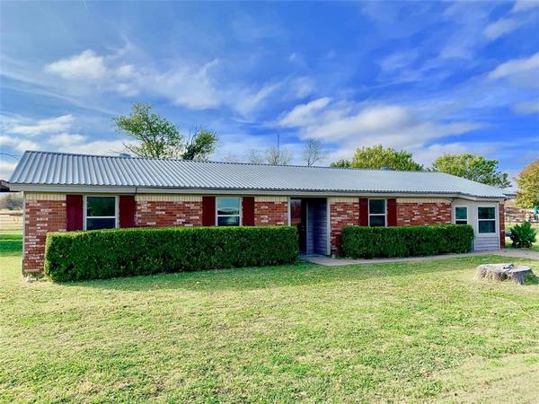 704 W Lee Avenue, Weatherford, TX 76086