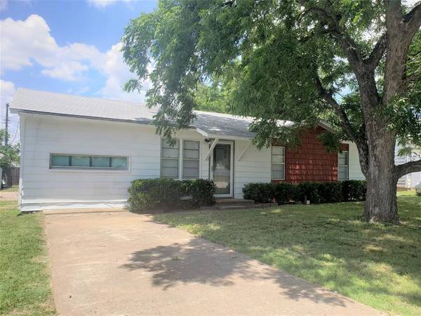 1419 Avenue D, Graham, TX 76450