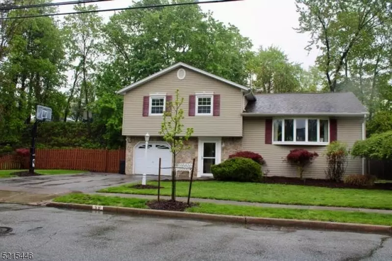 58 Arcadia Rd, Pompton Lakes Boro, NJ 07442