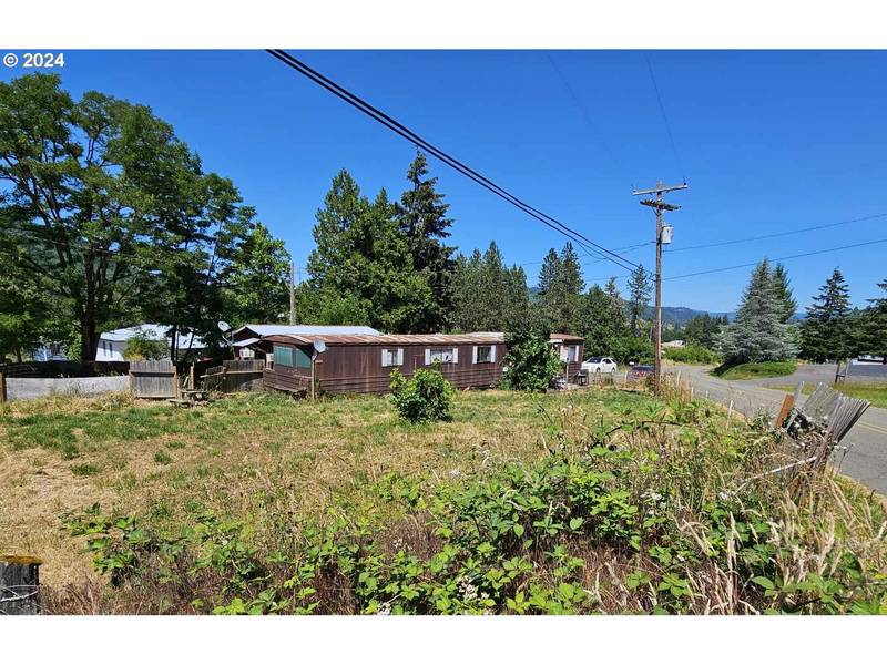 1087 HAYHURST RD, Yoncalla, OR 97499