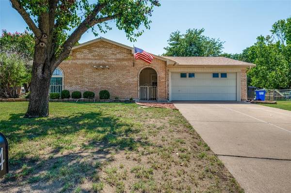 1004 Gladstone Avenue,  Azle,  TX 76020