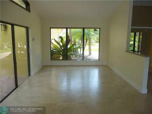 Deerfield Beach, FL 33442,2489 LOB LOLLY LN